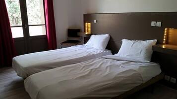 Comfort Twin Room | Premium bedding, free WiFi, bed sheets
