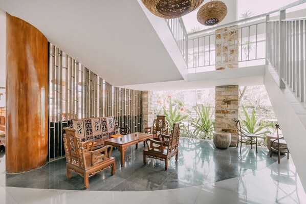 ロビーラウンジ