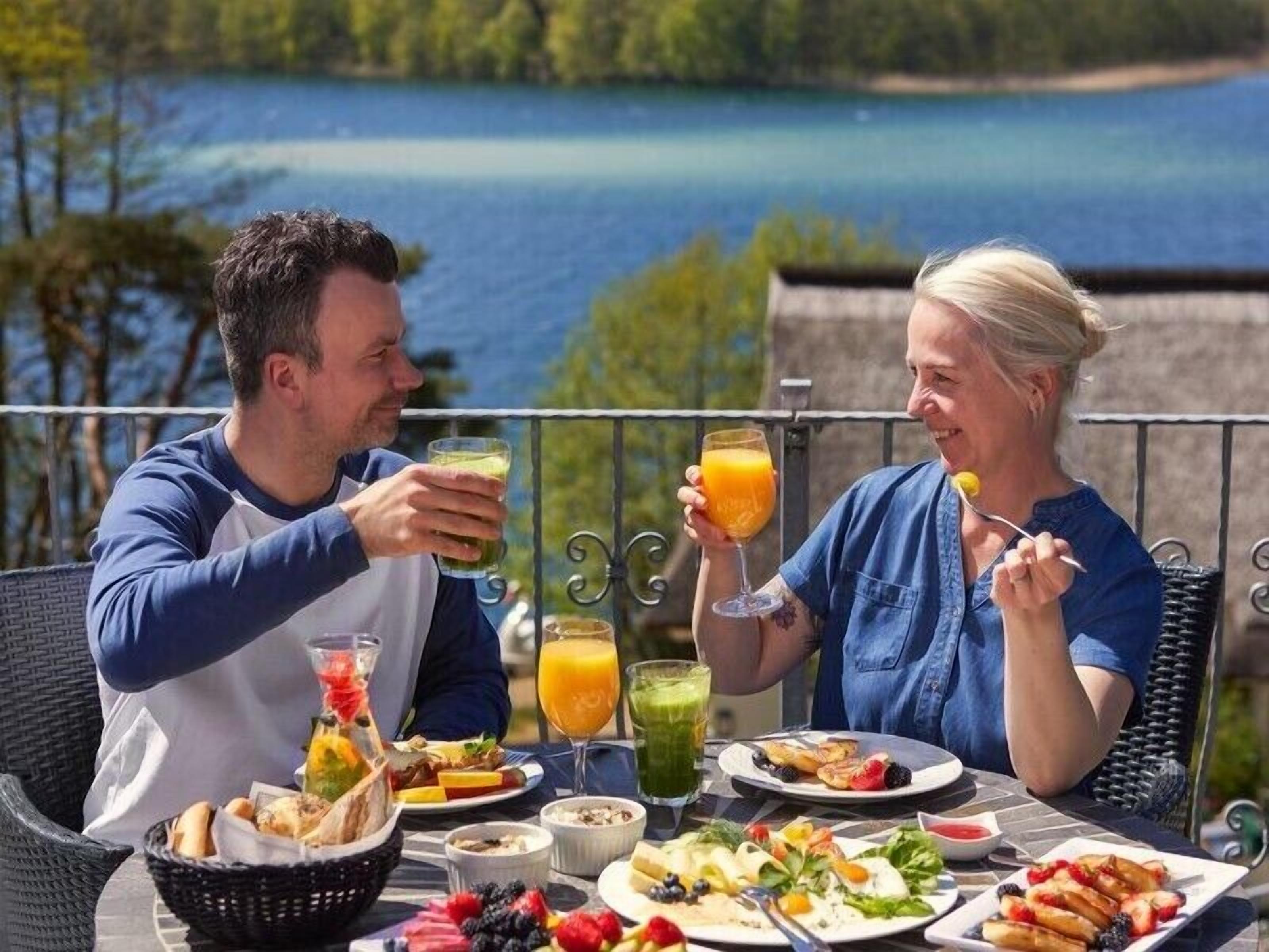 Café da manhã com buffet todos os dias mediante uma taxa