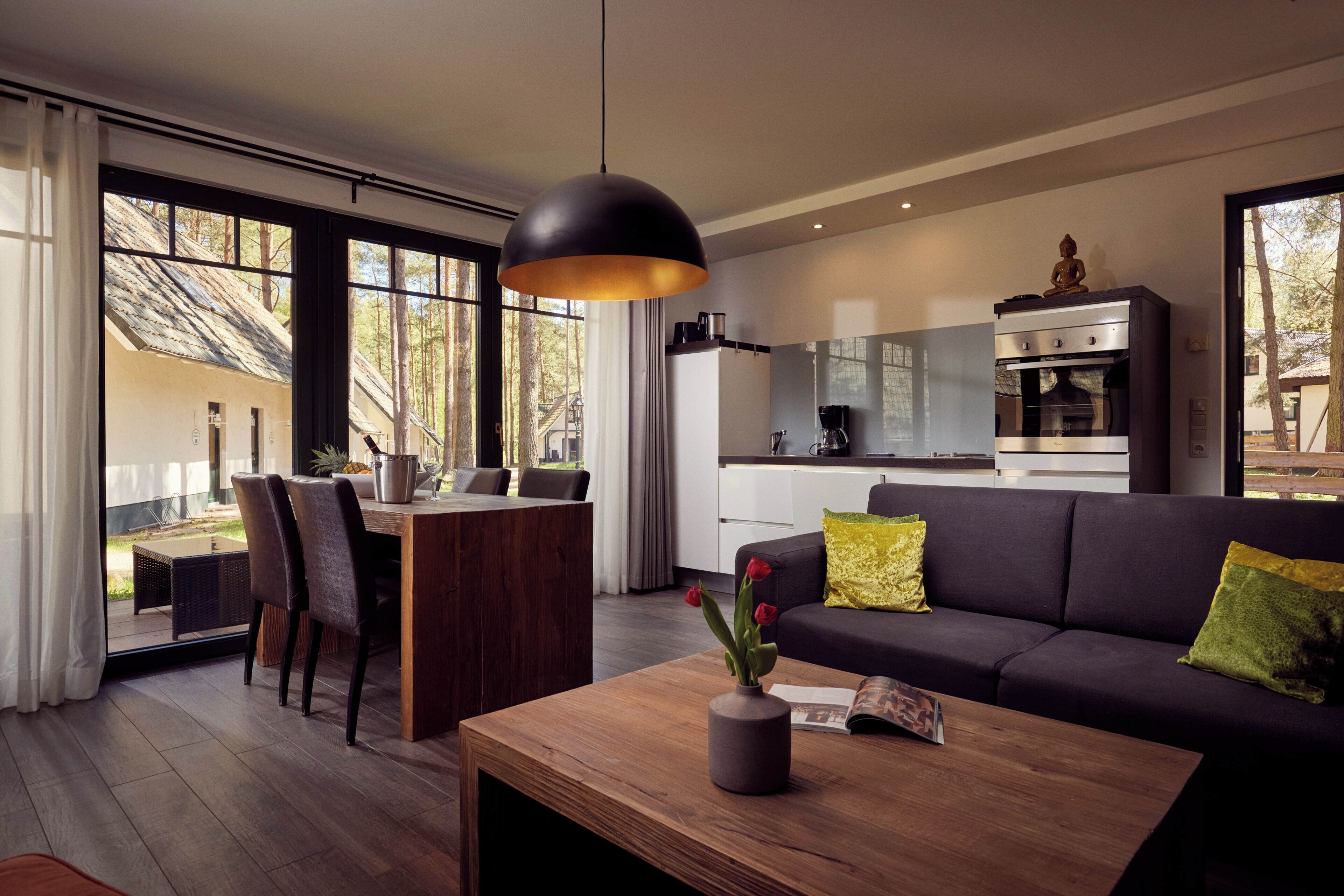 Apartment, 1 Queen Bed, Non Smoking | Private kitchen