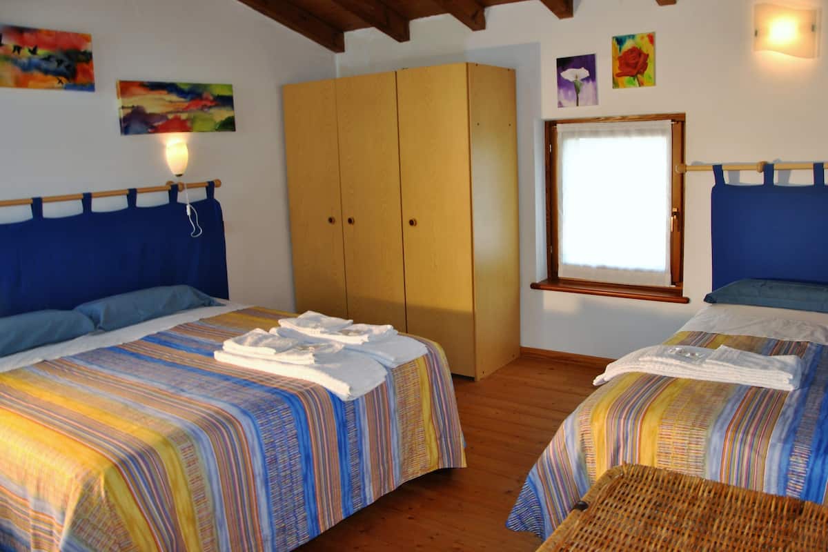 Triple Room, Shared Bathroom