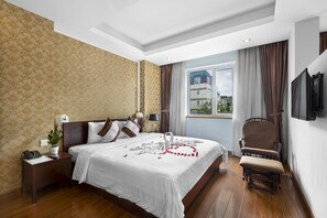 Suite | Minibar, una cassaforte in camera, una scrivania, insonorizzazione