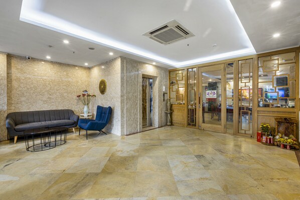 Reception - First Eden Hotel (Hanoi)