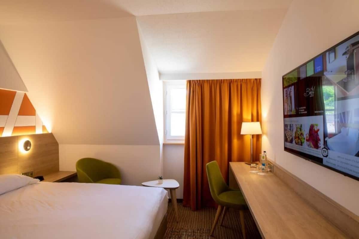 premium double or twin room | minibar, in-room safe, desk, laptop workspace