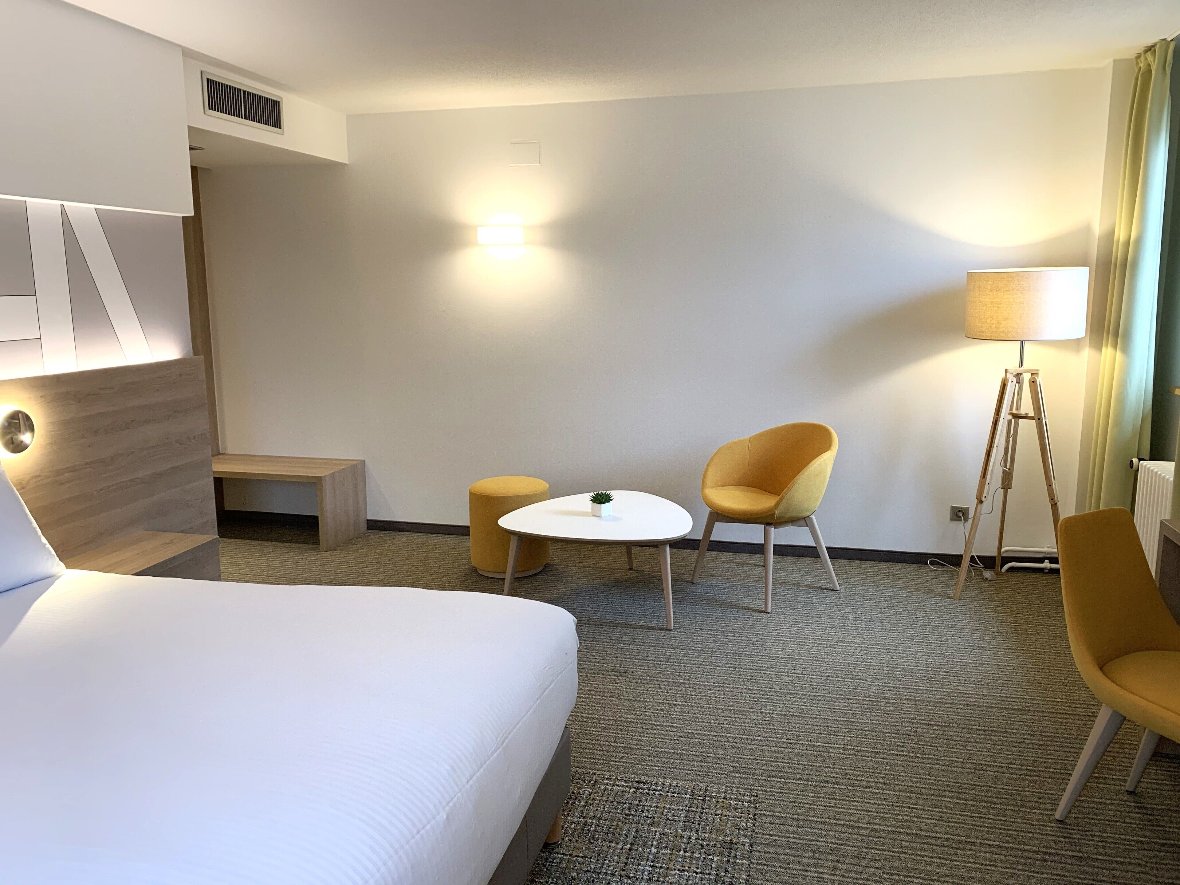 executive double or twin room | minibar, in-room safe, desk, laptop workspace