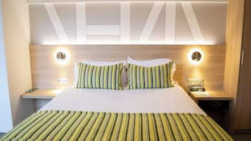 Standard Double Room | Minibar, in-room safe, desk, laptop workspace