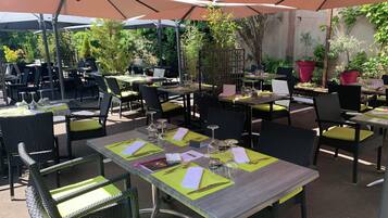 Lunch and dinner served, French cuisine