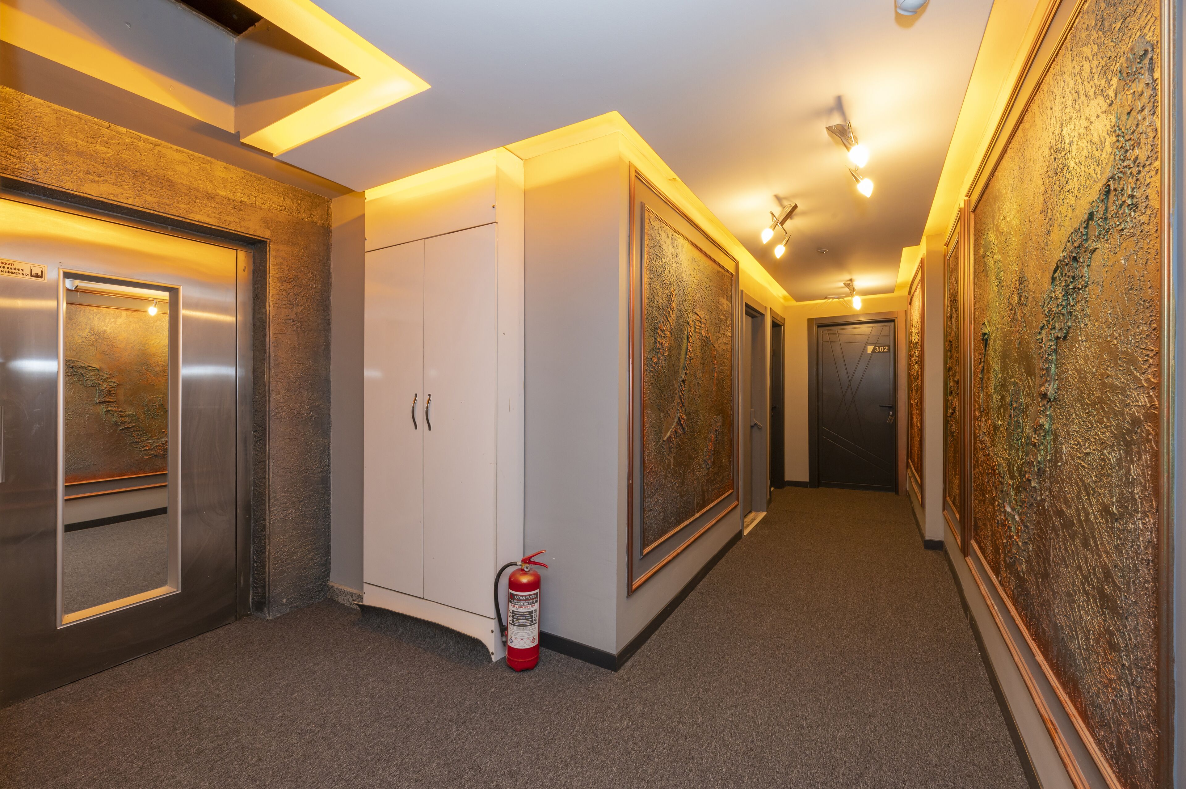 Photo - White Palace Hotel