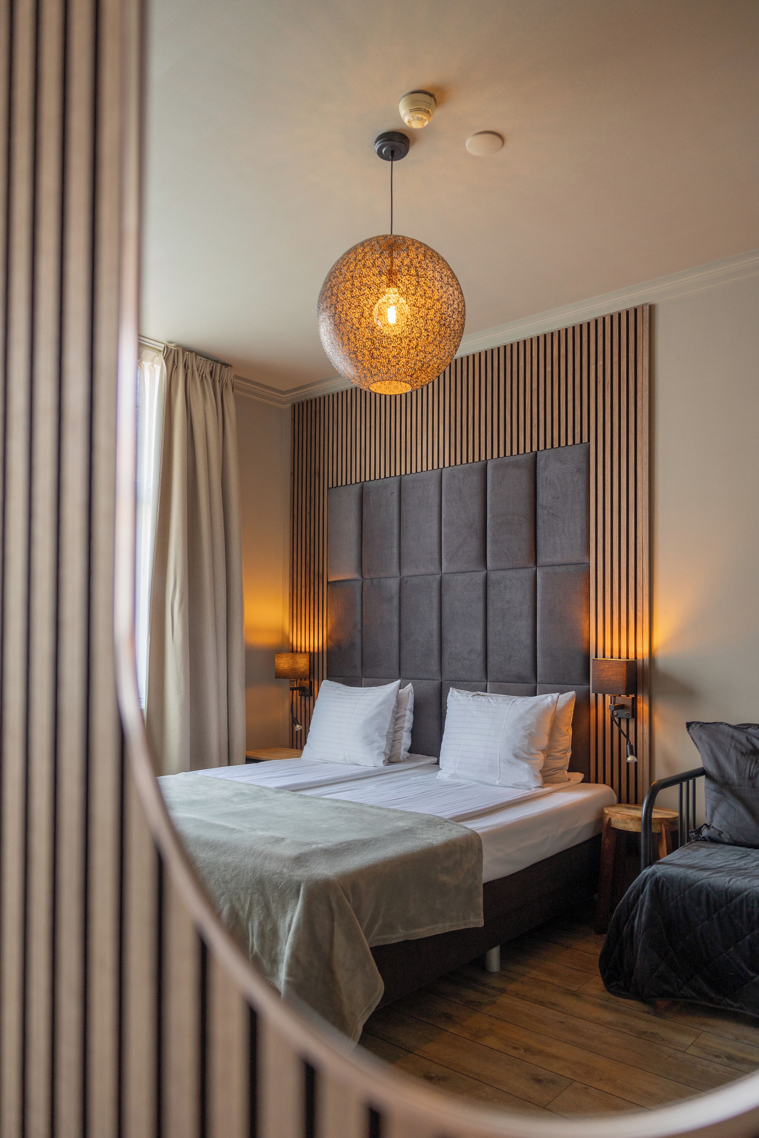 Ropa de cama de alta calidad, minibar y decoración personalizada 