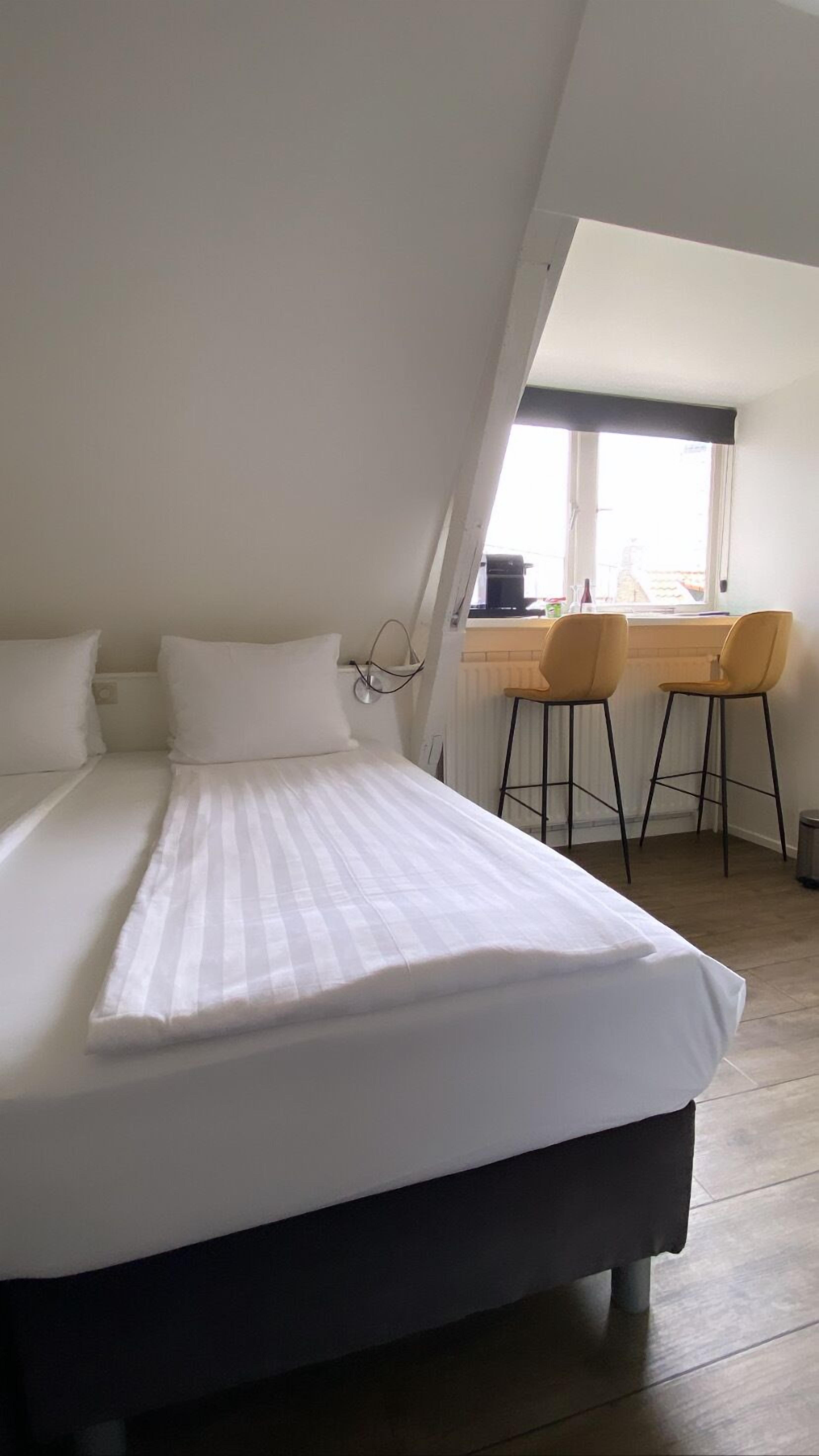 deluxe double room, 1 queen bed, private bathroom, courtyard view | premium bedding, minibar, individually decorated, individually furnished