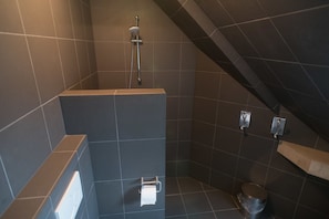 Dusche im Bad