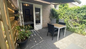 Dobbeltrom – deluxe, privat bad, hageutsikt | Terrasse/patio
