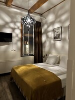 Comfort Double Room, 1 Queen Bed, Private Bathroom, Courtyard View