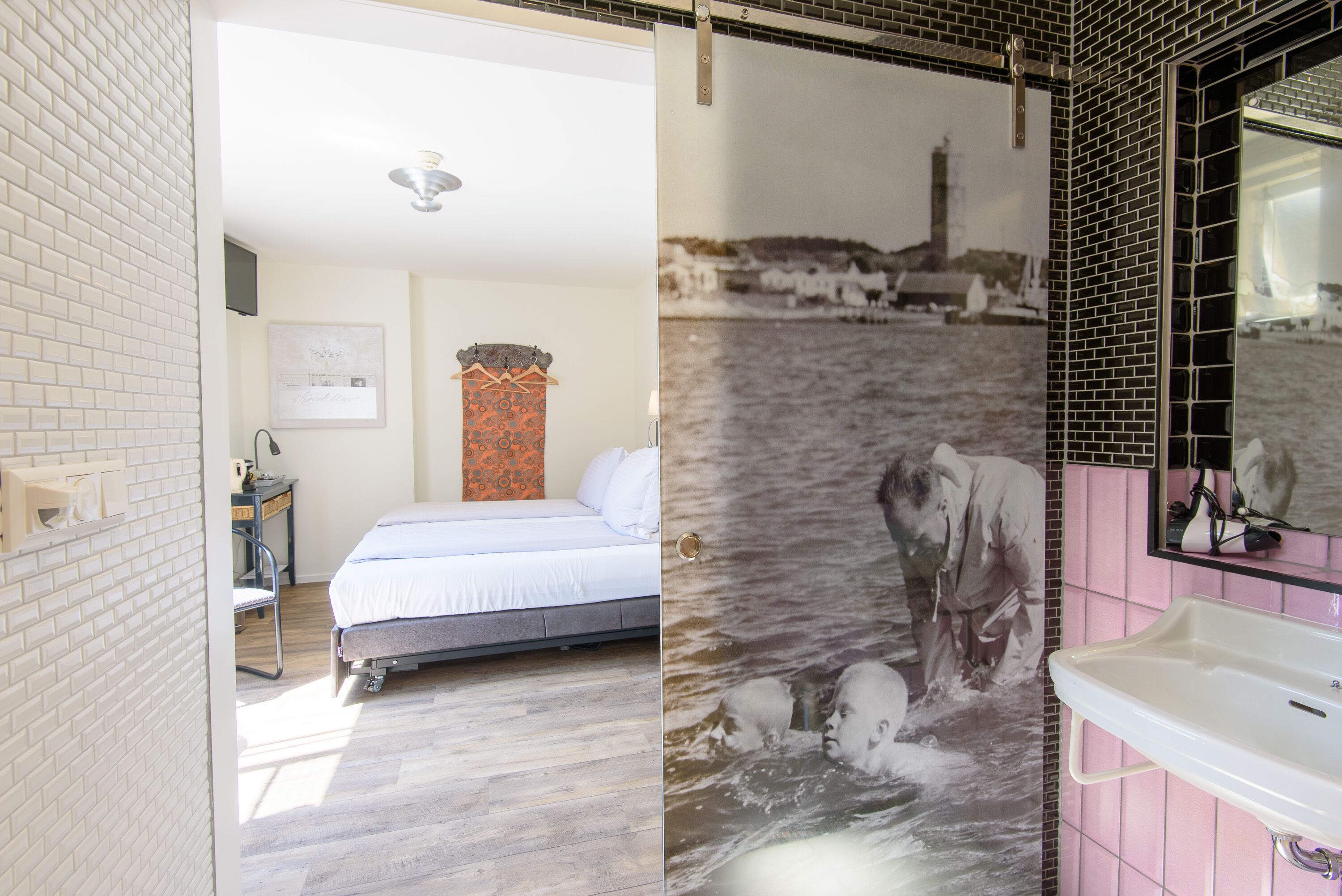 deluxe double room, private bathroom, garden view | bathroom | shower, free toiletries, hair dryer, bathrobes