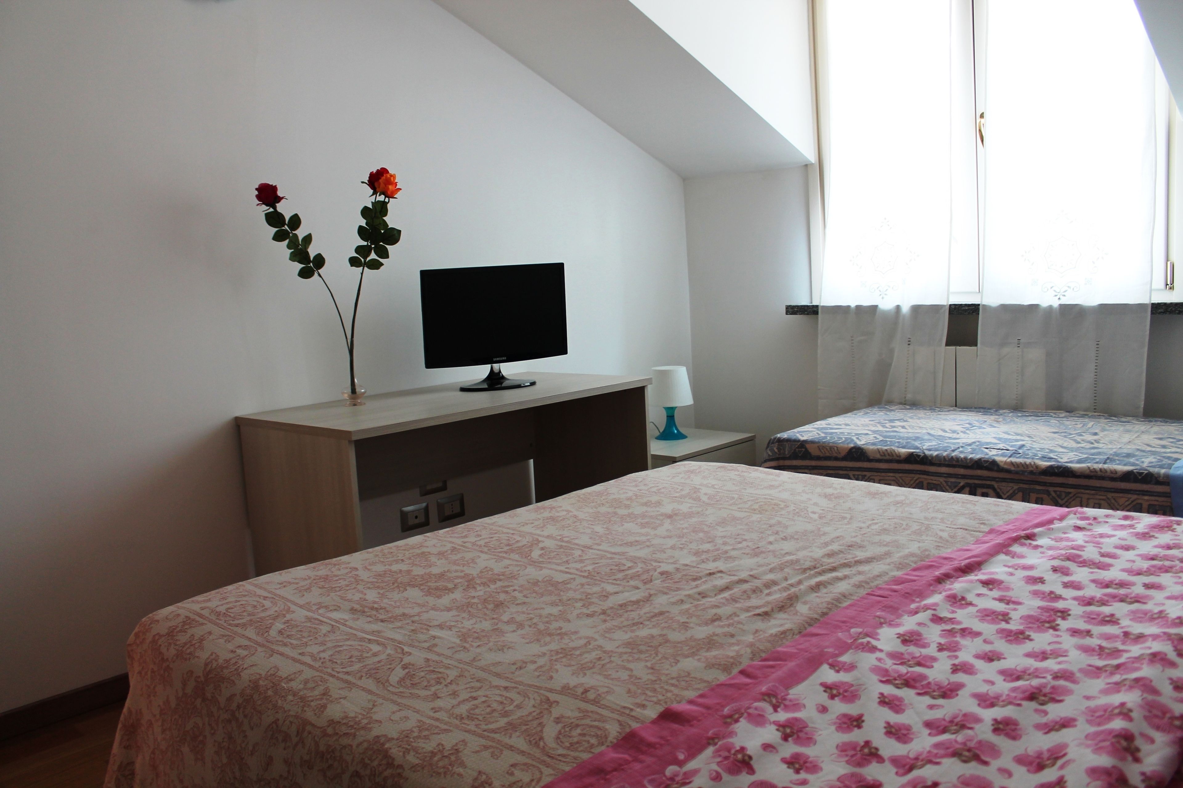 Camera Tradizionale con letto matrimoniale o 2 letti singoli, 1 camera da letto, bagno privato | Biancheria da letto di alta qualità, minibar, una scrivania