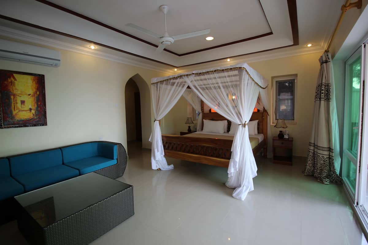 1 bedroom, premium bedding, free minibar, in-room safe