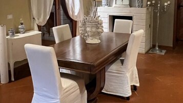 TV a schermo piatto 30 pollici con canali via cavo, TV, giocattoli