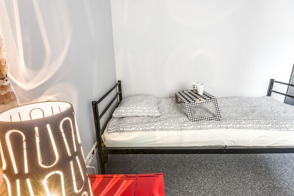 Iron/ironing board, free WiFi, bed sheets