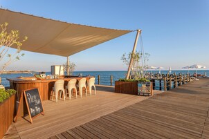 10 bars/lounges, poolside bar, beach bar