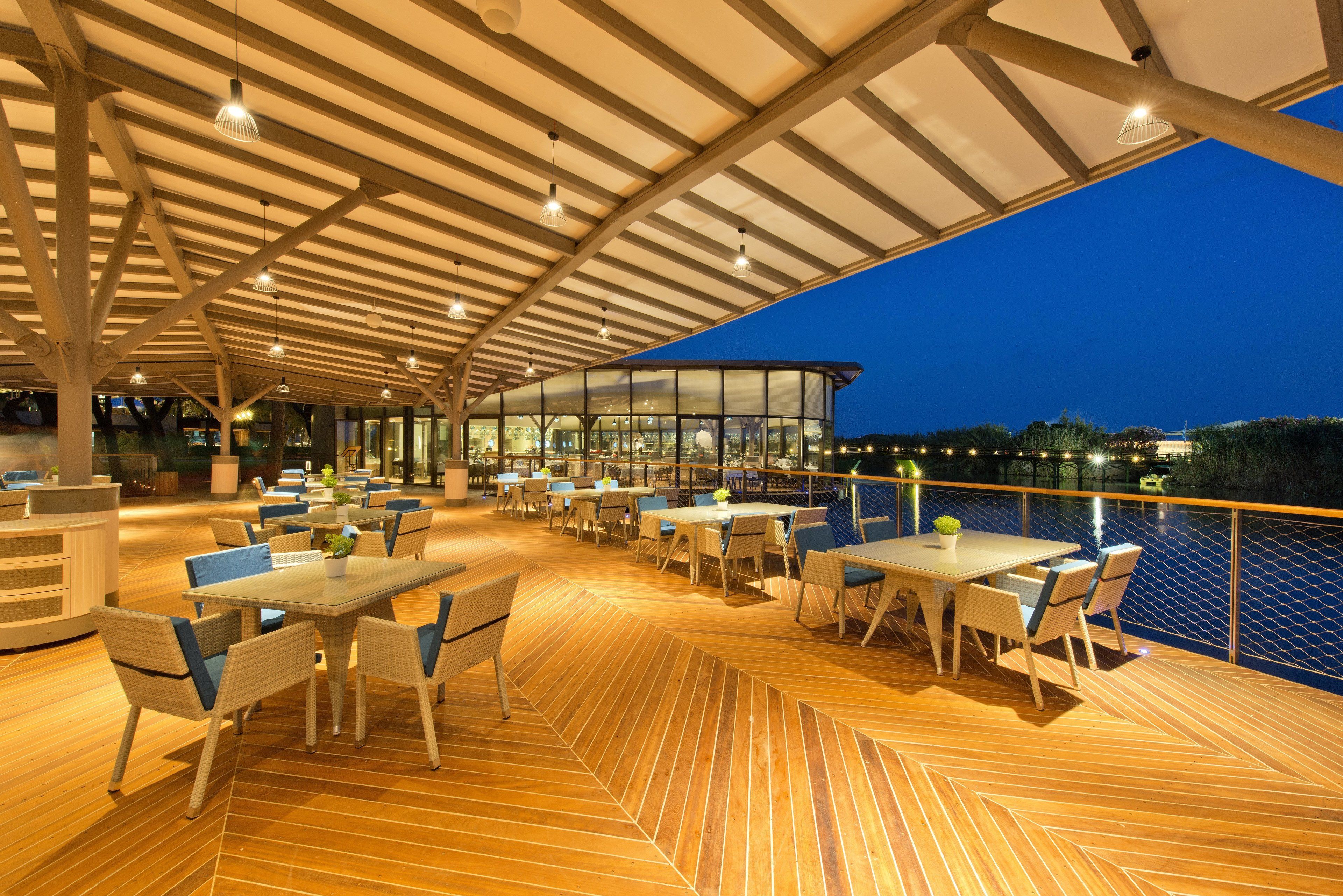 7 restaurants, breakfast, lunch, dinner served; chinese cuisine