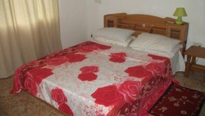 Bungalow, 1 Bedroom, Mountain View | 1 bedroom, premium bedding, in-room safe, iron/ironing board