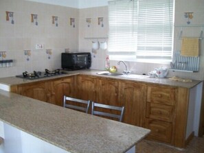 Bungalow, 1 Bedroom, Mountain View | Private kitchen | Full-size fridge, microwave, stovetop, coffee/tea maker
