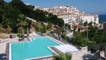 Outdoor pool, sun loungers