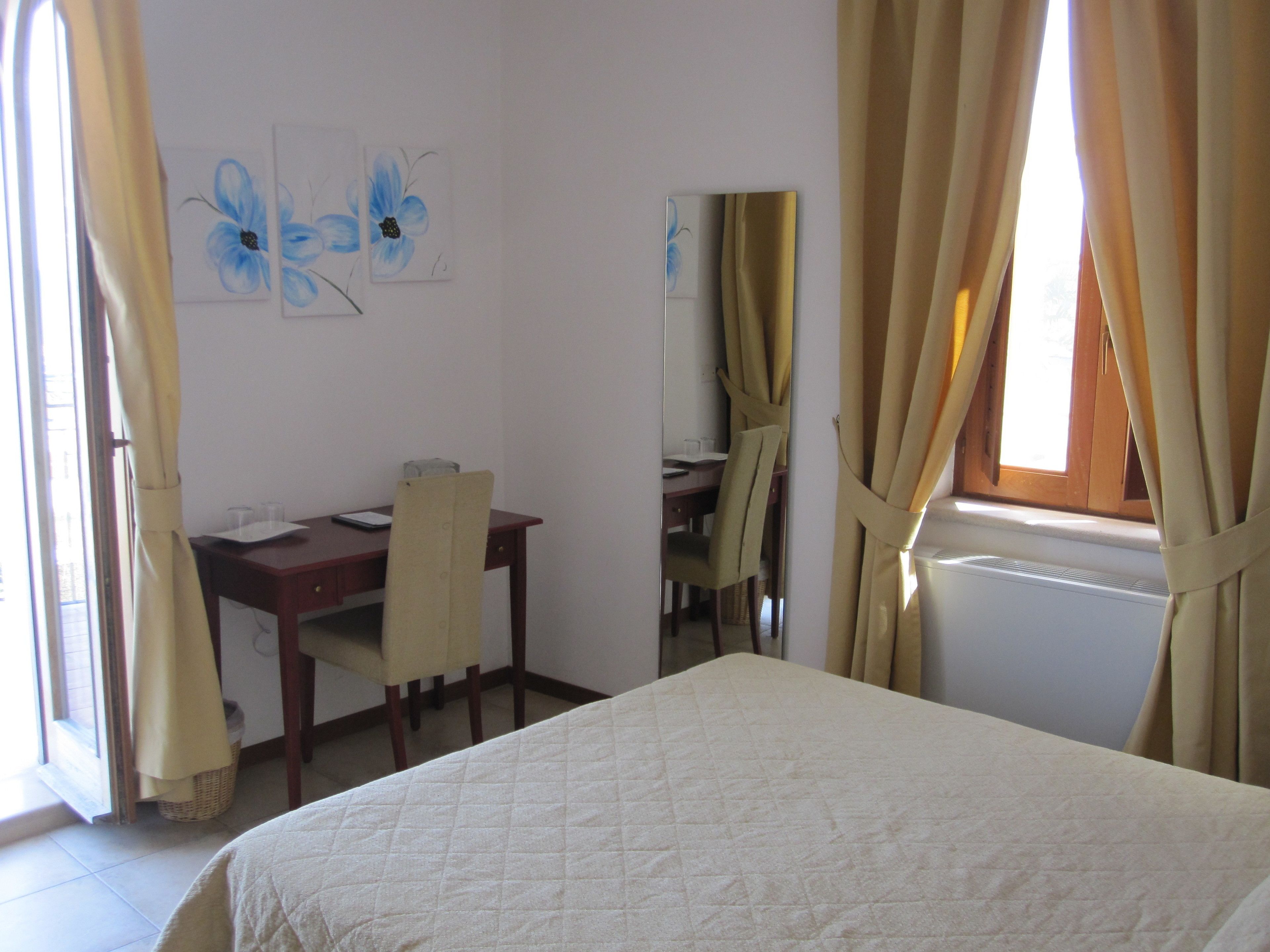 double room | minibar, in-room safe, desk, free cots/infant beds