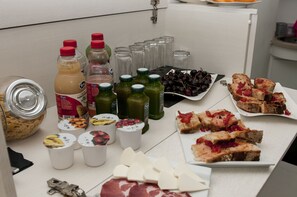 包每日自助早餐