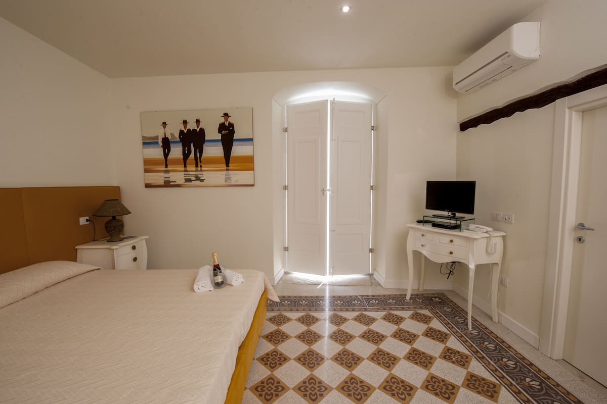 Triple Room | Premium bedding, minibar, in-room safe, individually furnished