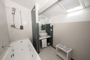 Shower, free toiletries, hair dryer, bidet - Edificio 15 House Elite (Rodi Garganico)
