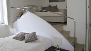 Triple Room | Peralatan tempat tidur premium, bar mini, peti besi dalam bilik 