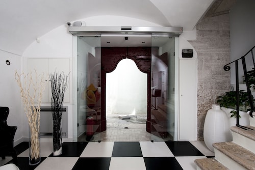 Edificio 15 House Elite