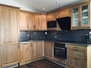 Deluxe Penthouse, 1 Bedroom | Private kitchen