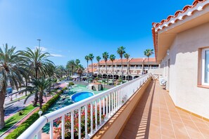 1 bedroom, cots/infant beds, free wired Internet - Vistasur (Arona)