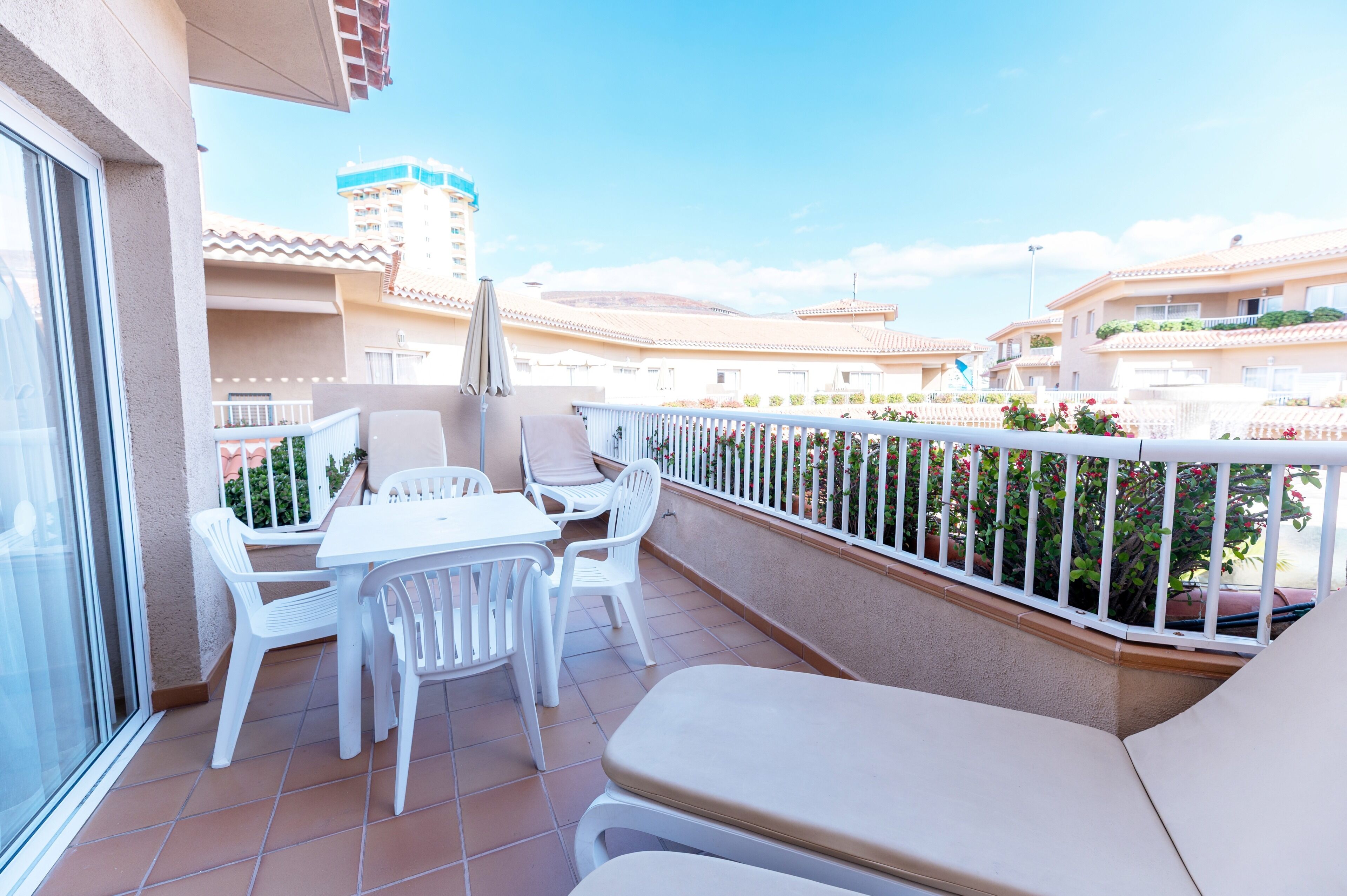 1 bedroom, cots/infant beds