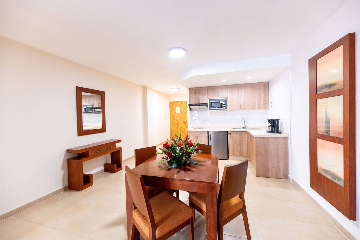 1 bedroom, cribs/infant beds
