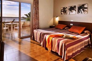 1 habitación, caja de seguridad en la habitación y escritorio