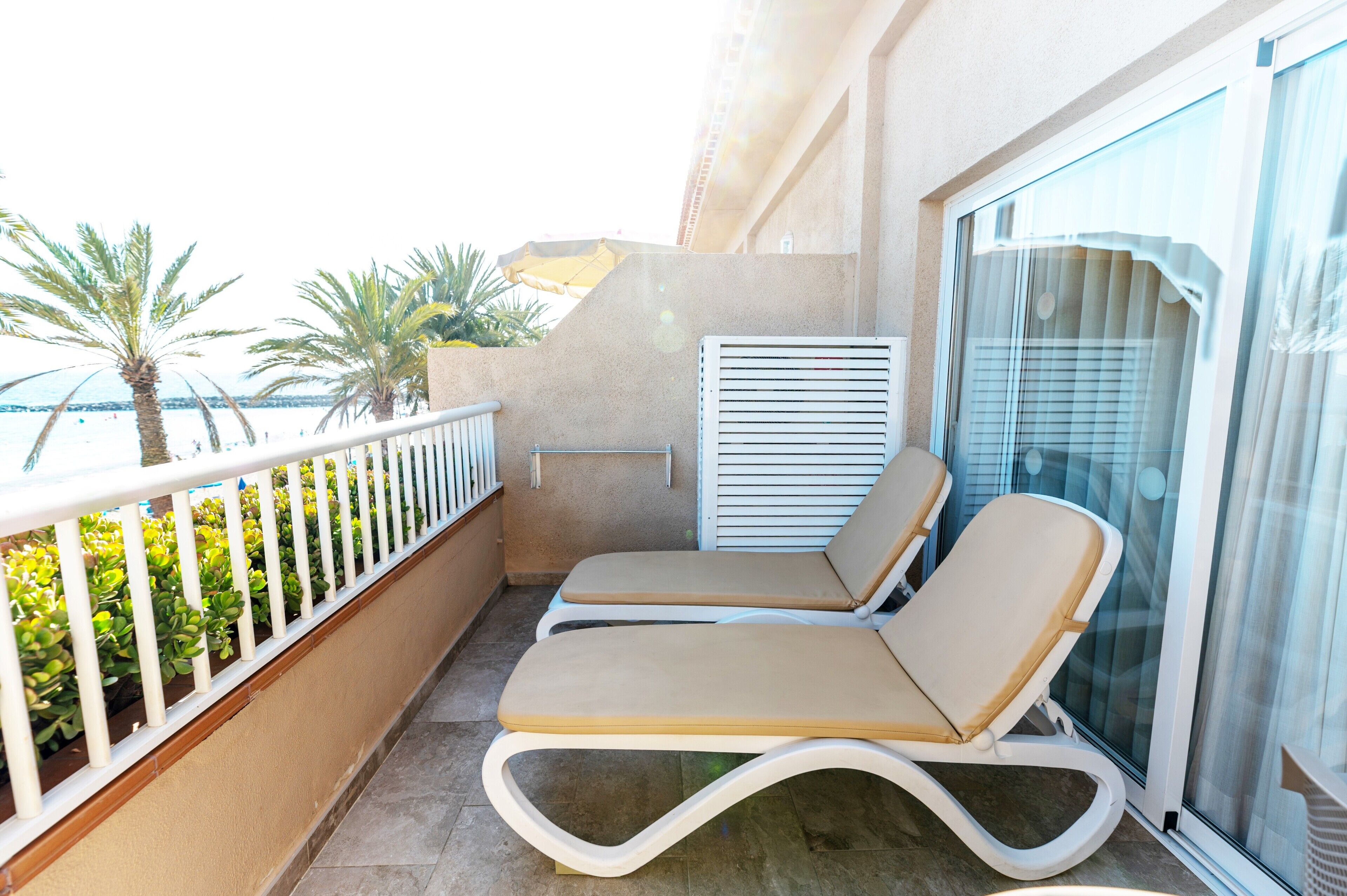 1 bedroom, cots/infant beds