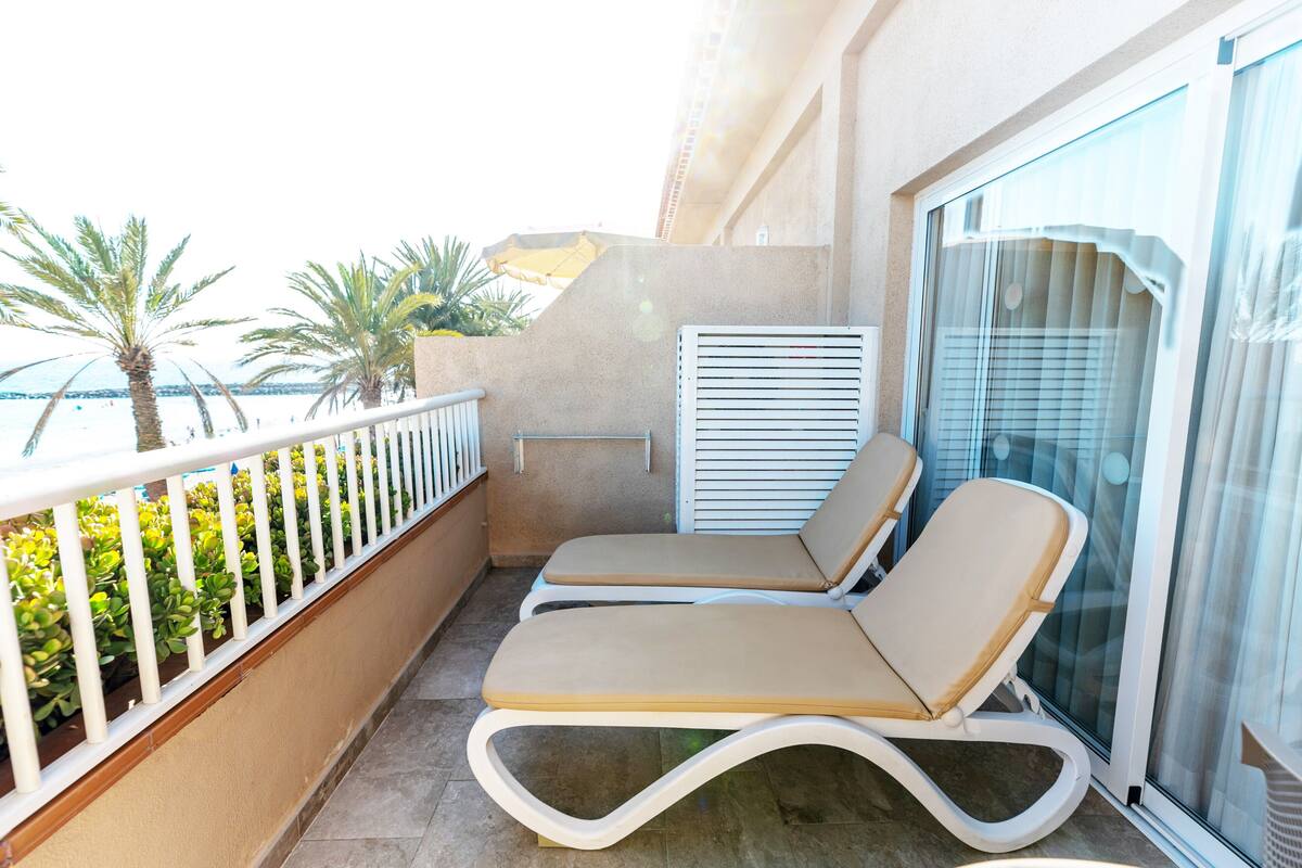 1 bedroom, cribs/infant beds
