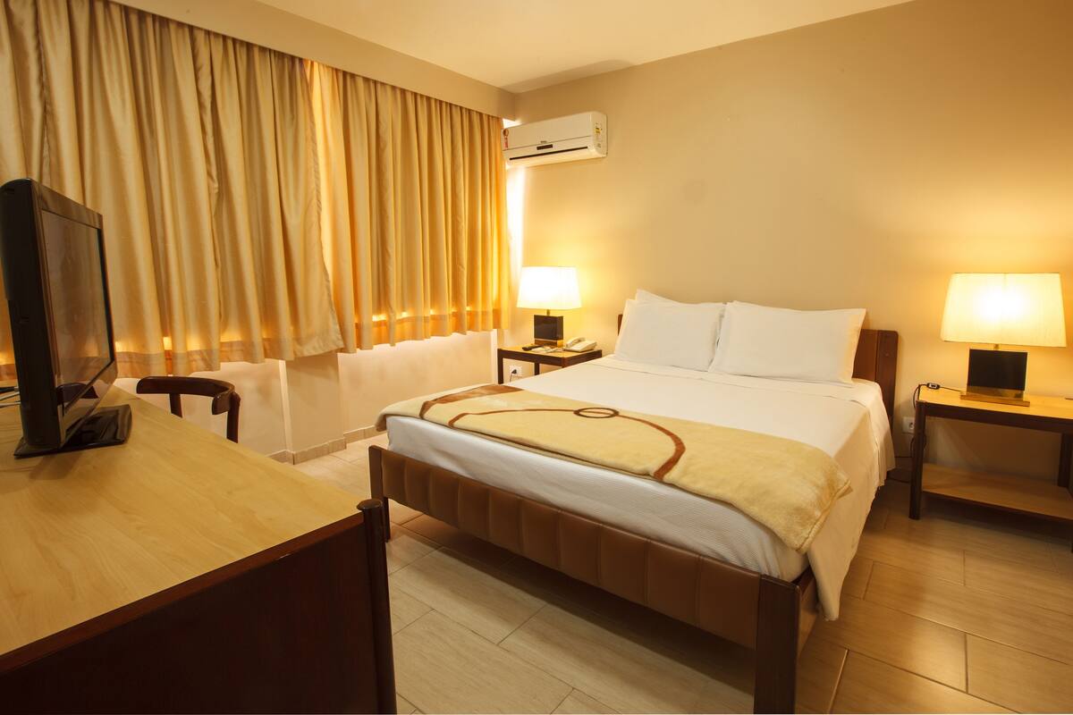 Standard Suite, 1 Bedroom | Minibar, in-room safe, desk, blackout drapes