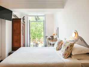 Superior-Doppel- oder -Zweibettzimmer | Zimmersafe, schallisolierte Zimmer, Bügeleisen/Bügelbrett