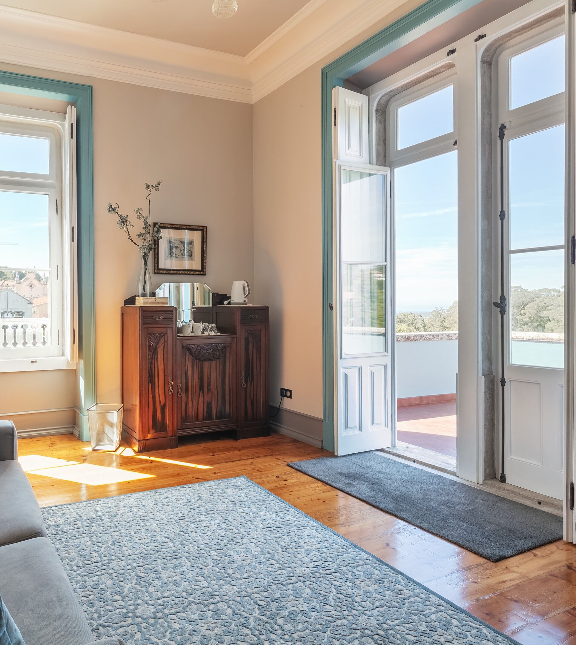 Superior suite, uitzicht op vallei | Woonruimte | Een flatscreentelevisie