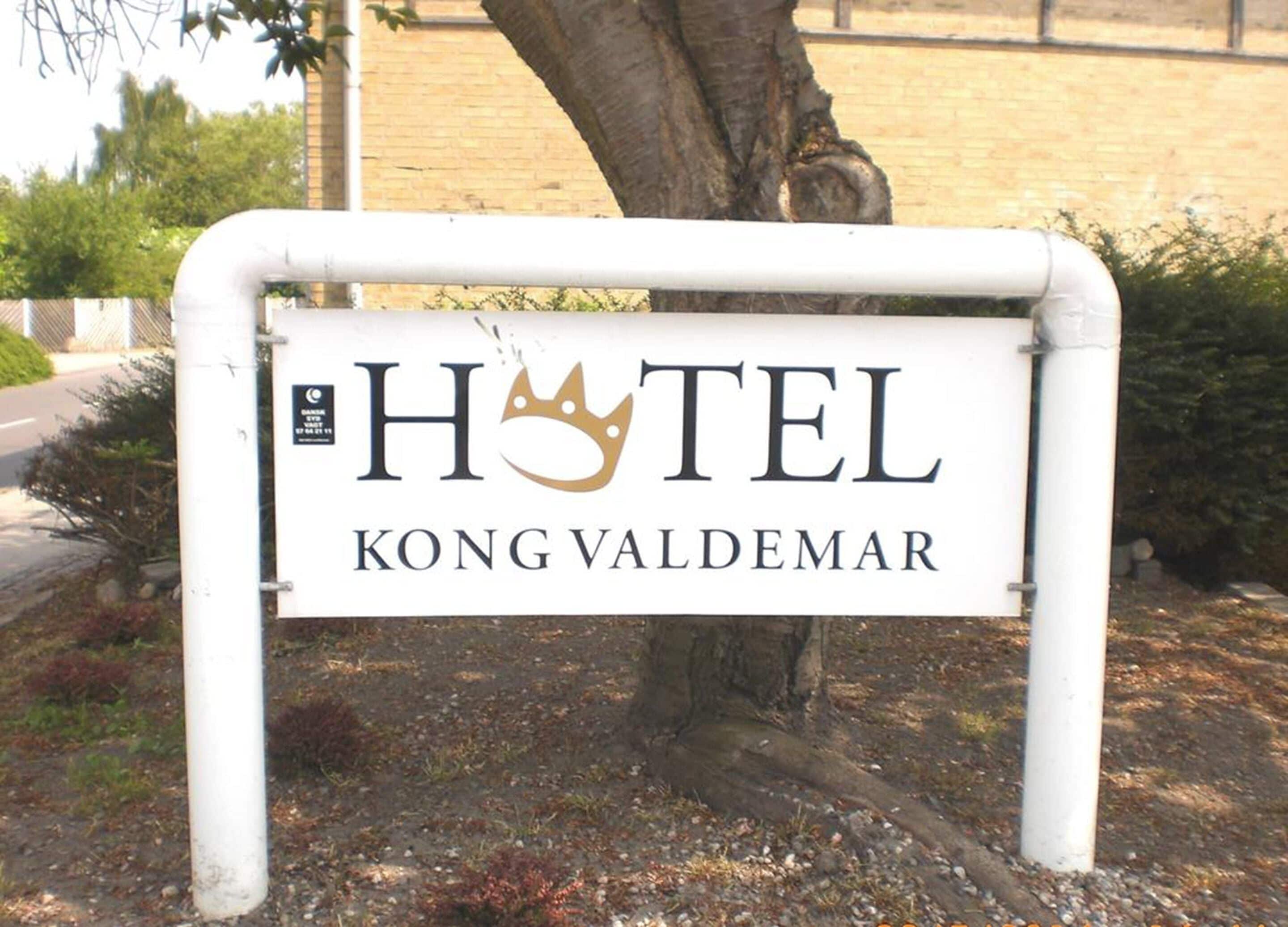 A sign for the Hotel Kong Valdemar.