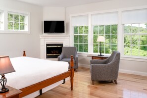 Premium Corner River View | Iron/ironing board, free WiFi, bed sheets