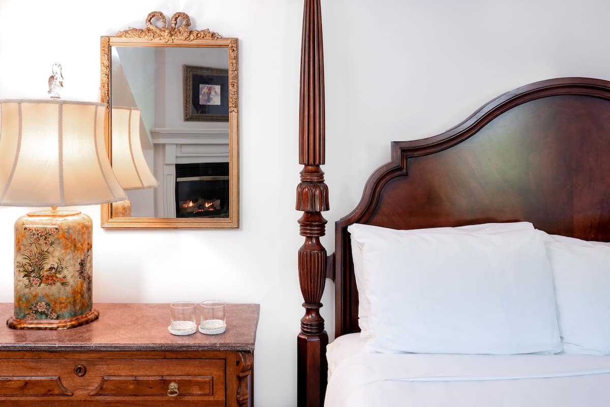 Premium River View King | Bügeleisen/Bügelbrett, kostenloses WLAN, Bettwäsche