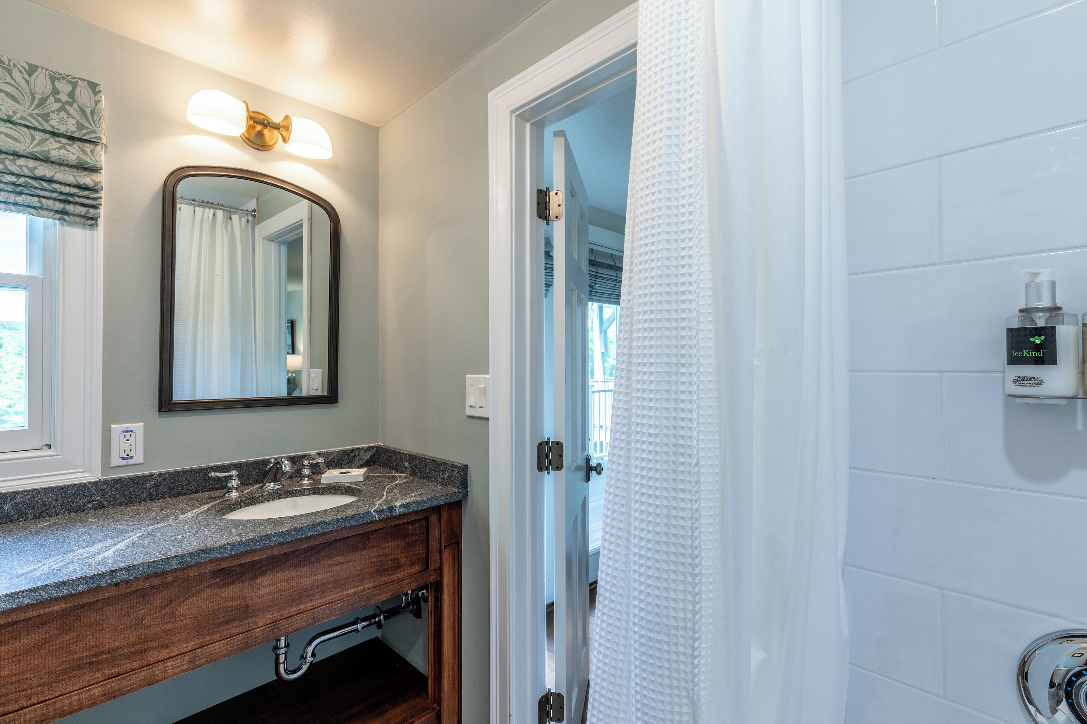 premium river view king | bathroom | shower, free toiletries, hair dryer, towels