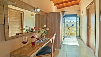 Triple Room | Premium bedding, individually furnished, soundproofing, free WiFi