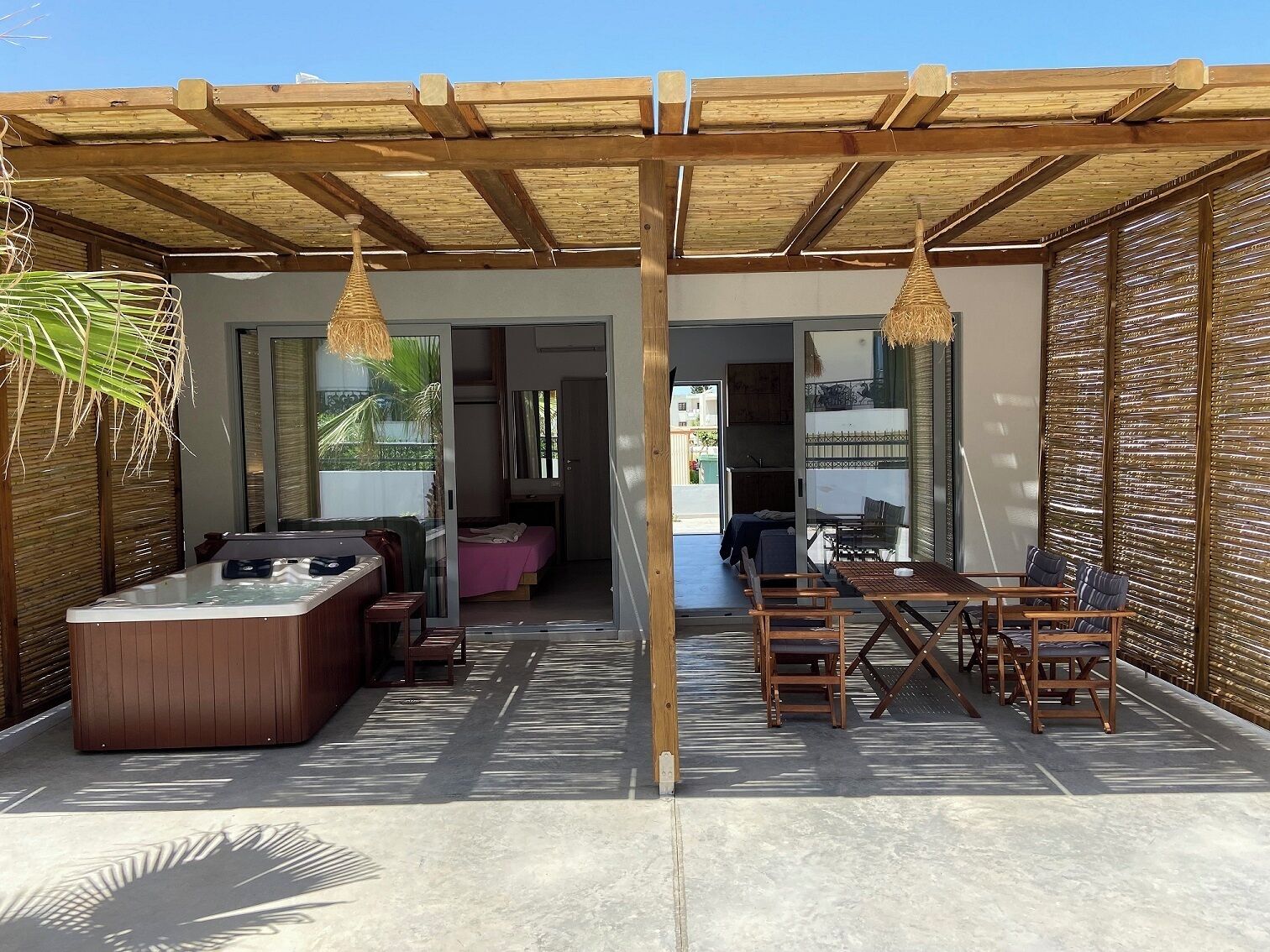Deluxe-Suite, Whirlpool, Gartenblick | Hochwertige Bettwaren, individuell eingerichtet, schallisolierte Zimmer