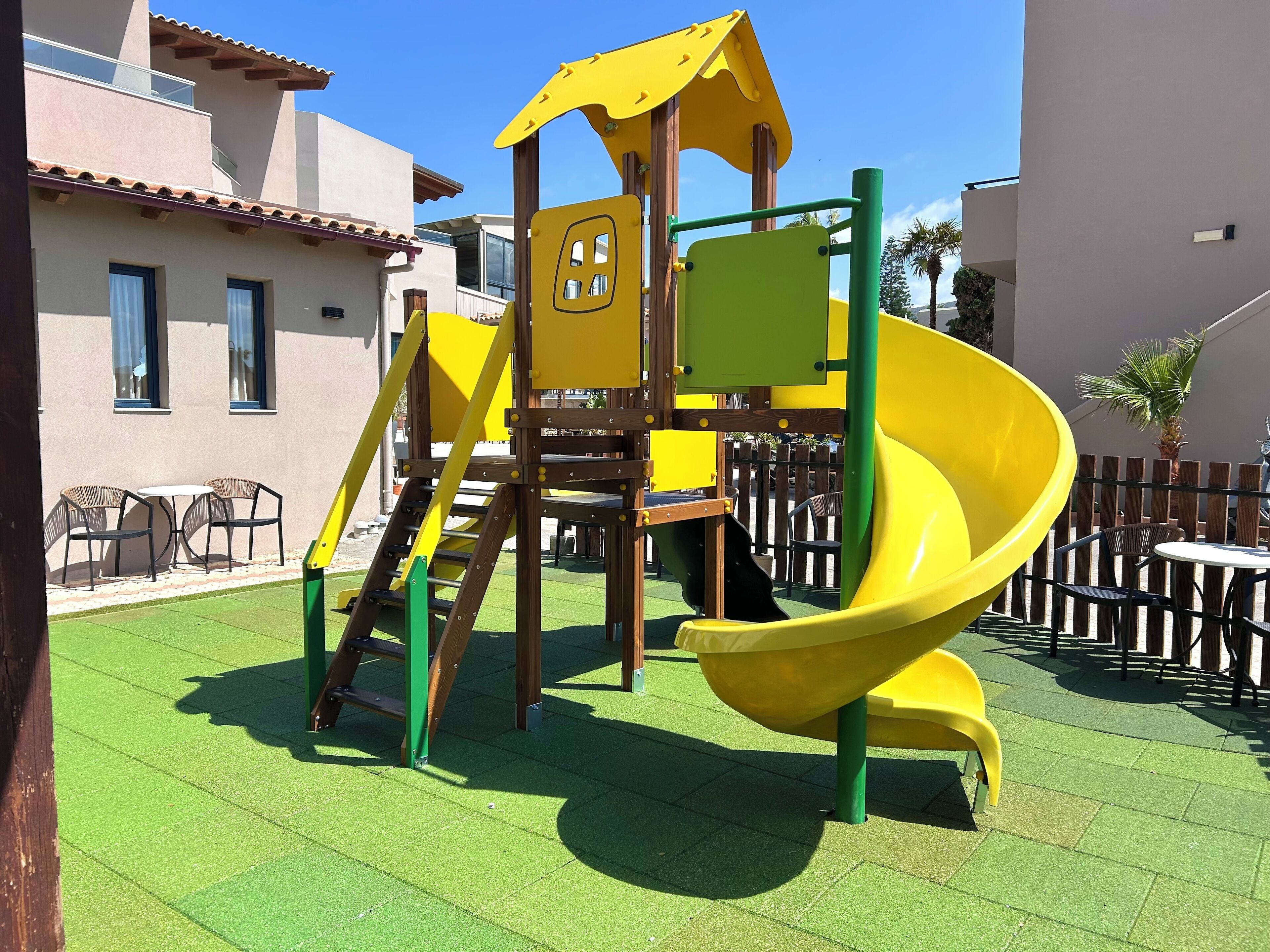 Tempat bermain anak - outdoor